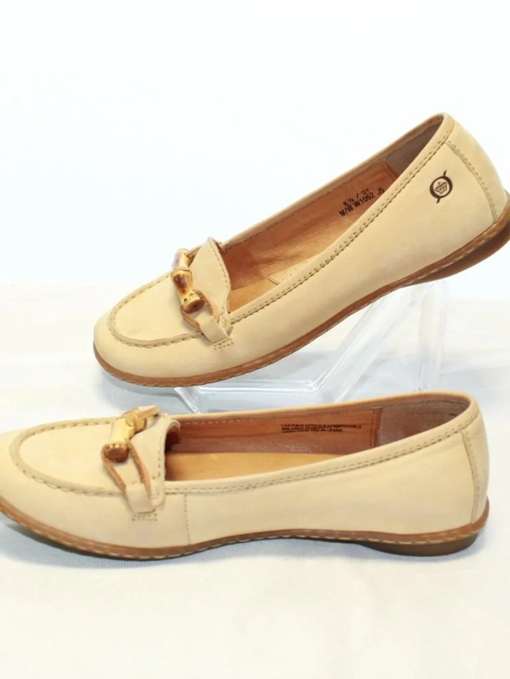 Born Size 6.5 Tan Leather Bamboo Bit Rubber Sole Comfort Moc Loafers - W1062